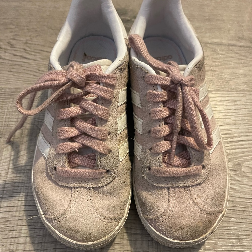 Girls Adidas pink suede Gazelle